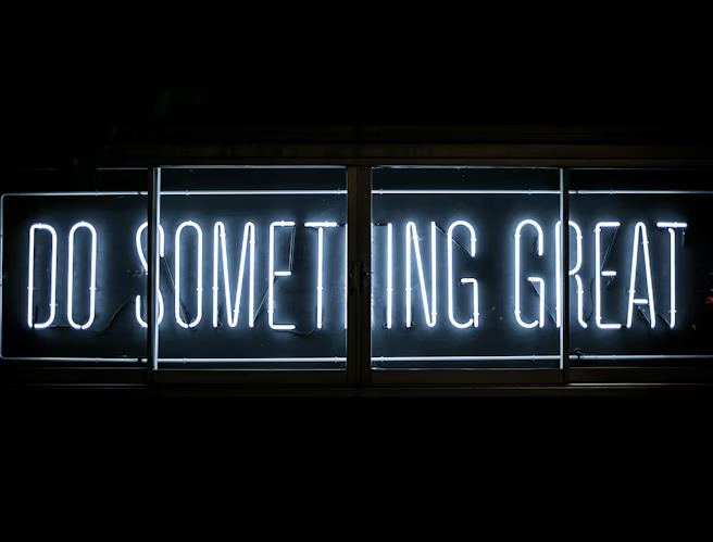 photo 1504805572947 34fad45aed93