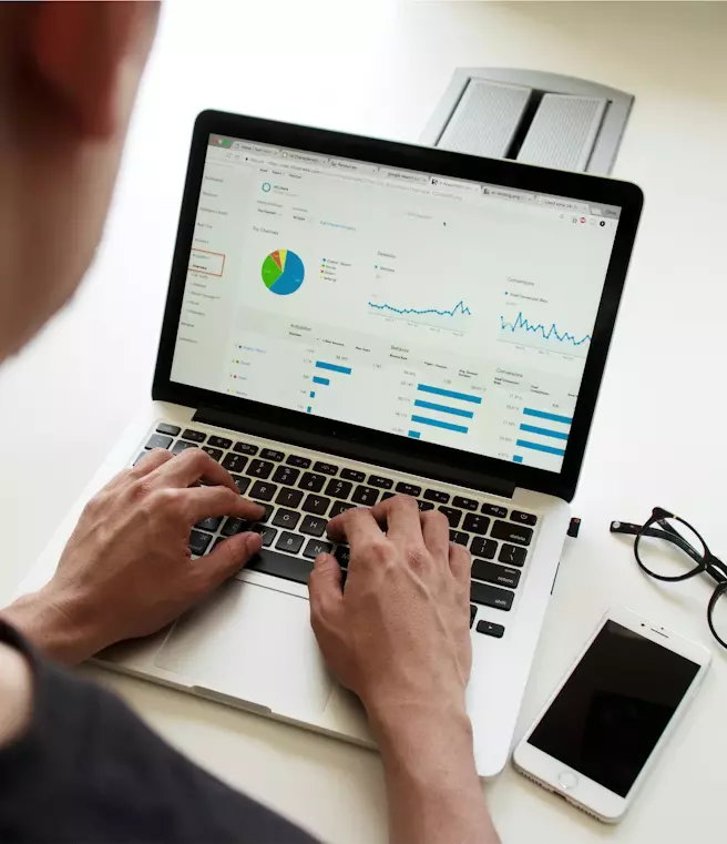 photo 1542744173 05336fcc7ad4