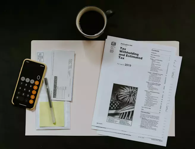 photo 1554224155 3a58922a22c3