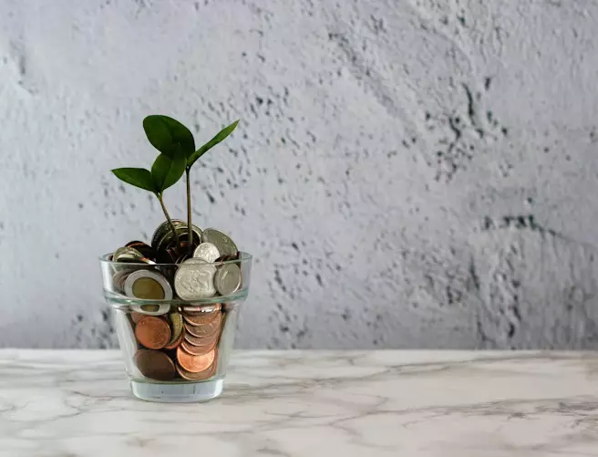 photo 1579621970590 9d624316904b